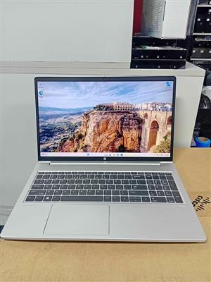 Hp ProBook 450 G8 Core i5 1135G7@2.40GHz 8Gb Ram 512DGb Ssd Intel Iris Xe Graphics  Windows 11 Pro