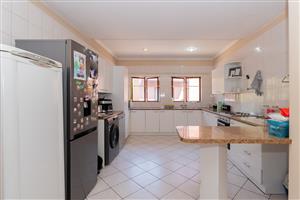 Secure and Spacious 2-Bedroom Duplex in Buurendal, Edenvale!