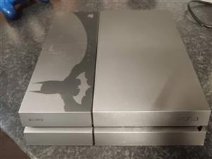 SONY PLAYSTATION 4 500GB LIMITED EDITION BATMAN: ARKHAM KNIGHT + 3 CONTROLLERS