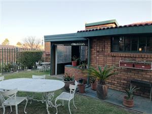 Stunning 3 bedroom,2 bathroom Townhouse in Dalpark Ext1,Brakpan