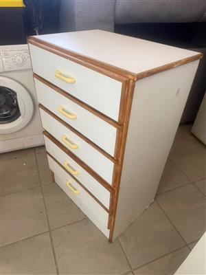 Chest of drawer