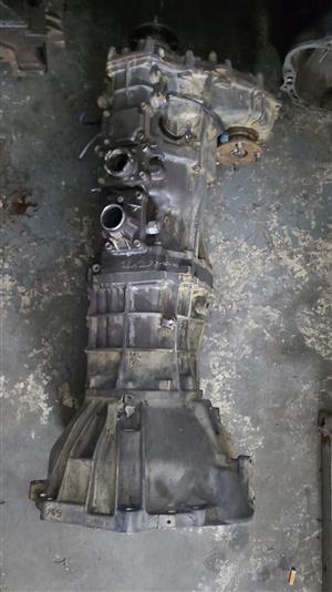 HILUX 4X4 MANUAL GEARBOX AND TRANSFER CASE 