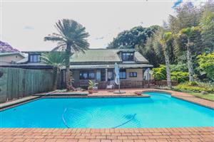 Spacious Three Bedroom Pet Friendly Townhouse with Sea Views