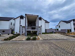 Townhouse For Sale in Still Bay West