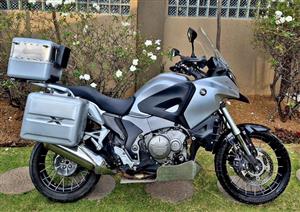 HONDA VFR 1200 CC (EXCELLENT CONDITION)