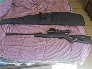 Gamo whisper x vampir air rifle for sale. With gami scope..light and laser. And 
