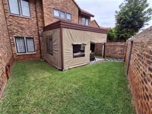 Townhouse For Sale in Die Hoewes