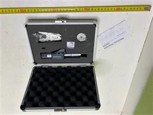 BRAND NEW Electronic 3 Point Internal Micrometer 5-6mm