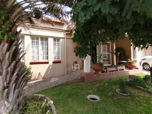 Lovely 2-Bedroom Townhouse in Secure Complex Near the Vaal River