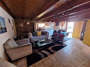 🏡 Spacious 2 Bedroom Cottage to Let – Kensington, Johannesburg 