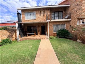 Townhouse For Sale in Memorial Road Area
