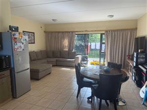 Townhouse For Sale in Ravenswood