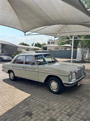 Mercedes Benz W114,220