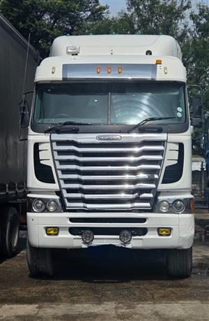 2014 frightliner argosy automatic 