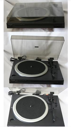 Kenwood Automatic  Return Turntable KD-29 1R  in good  workable condition
