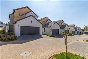 Cluster For Sale in Fourways