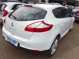 2013 model Renualt Megane 3 dynamic 1.6 engine capacity white color mileage 124000km service h