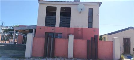 SPACIOUS 3-BEDROOM DOUBLE STOREY HOME WITH EXCELLENT INVESTMENT POTENTIAL