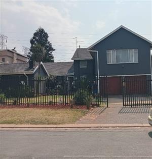 House For Sale in Mondeor