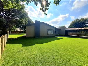 SPACIOUS FAMILY LIVING IN SOUGHT-AFTER THREE RIVERS!