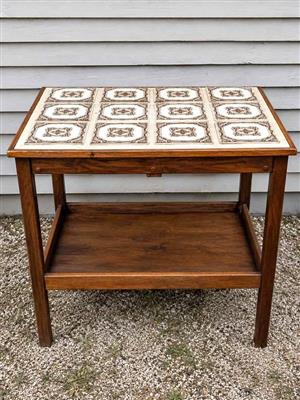 Serving table