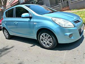 2010 HYUNDAI I20 AUTOMATIC TRANSMISSION WITH LEATHER INTERIOR IN EXCELLENT CONDITION