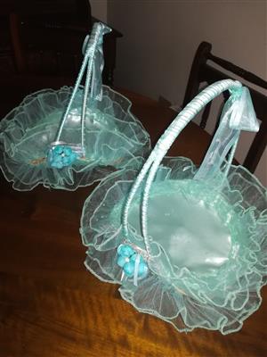 Confetti baskets for weddings