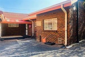 2 Bedroom Cottage for Rent in Fleurhof 