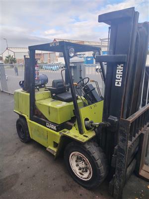Forklift Clark 5 Ton Gas For Sale