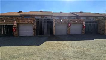 Townhouse For Sale in New Redruth