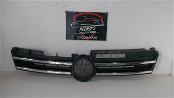 VW Touareg grille