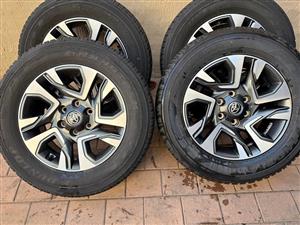 fortuner 18inch rims with brand new Dunlop 18