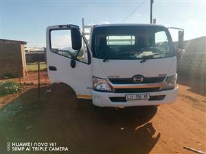 2014 HINO 300 4TON DROPSIDE