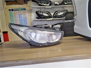 2013 HYUNDAI iX35 HEADLIGHT RIGHT SIDE FOR SALE IN A GOOD CONDITION