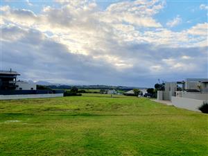 Flat plot and plan stand on Oubaai golf estate