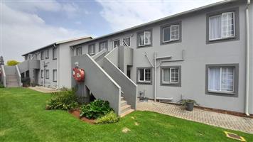 Townhouse For Sale in Glen Marais Ext 3