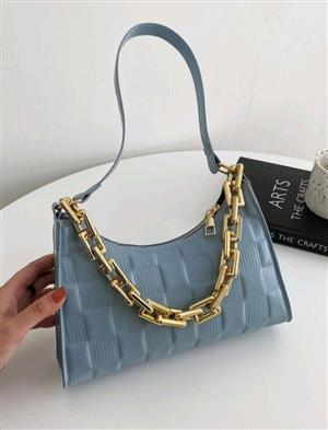Blue Minimalist textured chain bag