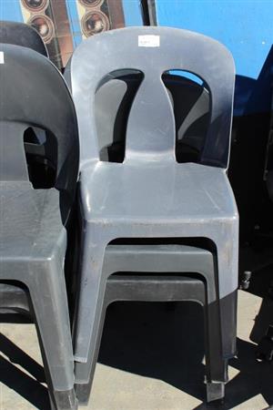 BLACK PLASTIC CHAIR(S066828A)