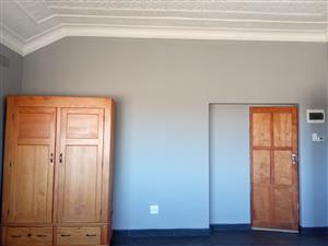 TO RENT! LOVELY BACHELOR FLAT – AVAILABLE IMMEDIATE– PLANTATION, BOKSBURG
