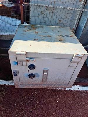 Giant security safe for sale BARGAIN