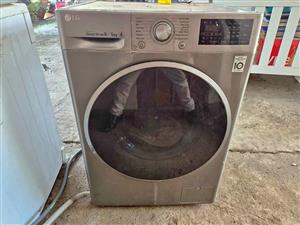 LG washing machine, Direct drive 8 / 5kg front loader.