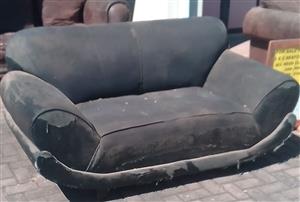 2 SEATER COUCH