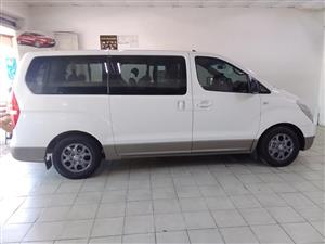 2013 Hyundai H1 2.4 wagon manual white color Petrol Leather seat  125,000km