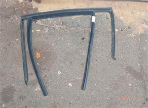 Bmw G01 left rubber glass holder