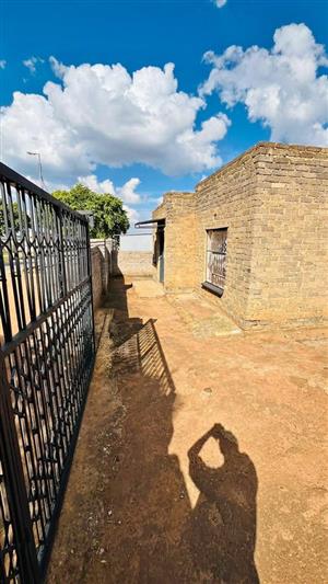 House for sale in lakeside 