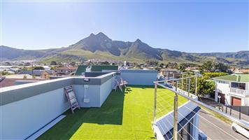 Coastal Living in Kleinmond: Panoramic Ocean Views, Indoor Pool & Generous Living Spaces