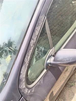 Peugeot 307 station wagon left front door ¼ glass