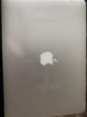 Apple Macbook Air 13 inch, Silver 1.6Ghz Dual Intelcore i5, 8GB 1600MHz DDR3, 25