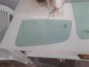 Renault Sandero door glass