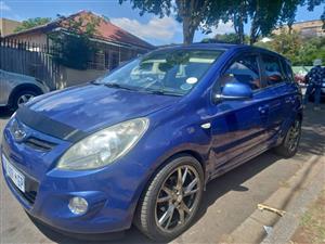 2011 Hyundai i20 1.4 Automatic Petrol  Blue, Service book 87000kms